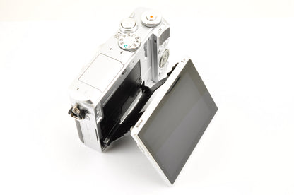 [Mint+ SC: 101] Nikon 1 J5 Silver Double Lens Kit 10-30mm & 30-110mm US Ships