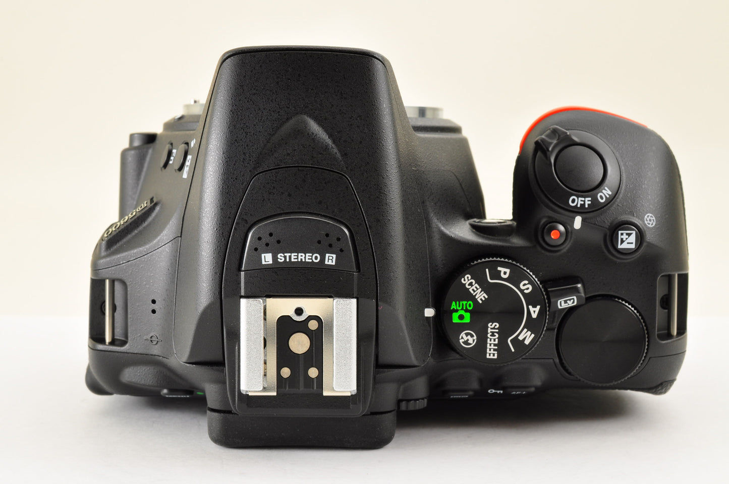 [Top Mint SC: 5804] Nikon D5600 24.2 MP DSLR 18-140mm VR Kit &35mm F/1.8 G USA