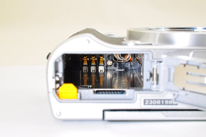 [Mint+ SC: 101] Nikon 1 J5 Silver Double Lens Kit 10-30mm & 30-110mm US Ships