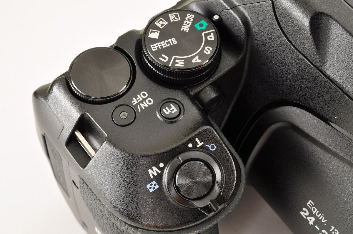 [Top Mint] Nikon COOLPIX P900 Black 83x zoom 16MP Compact Digital Camera US OR