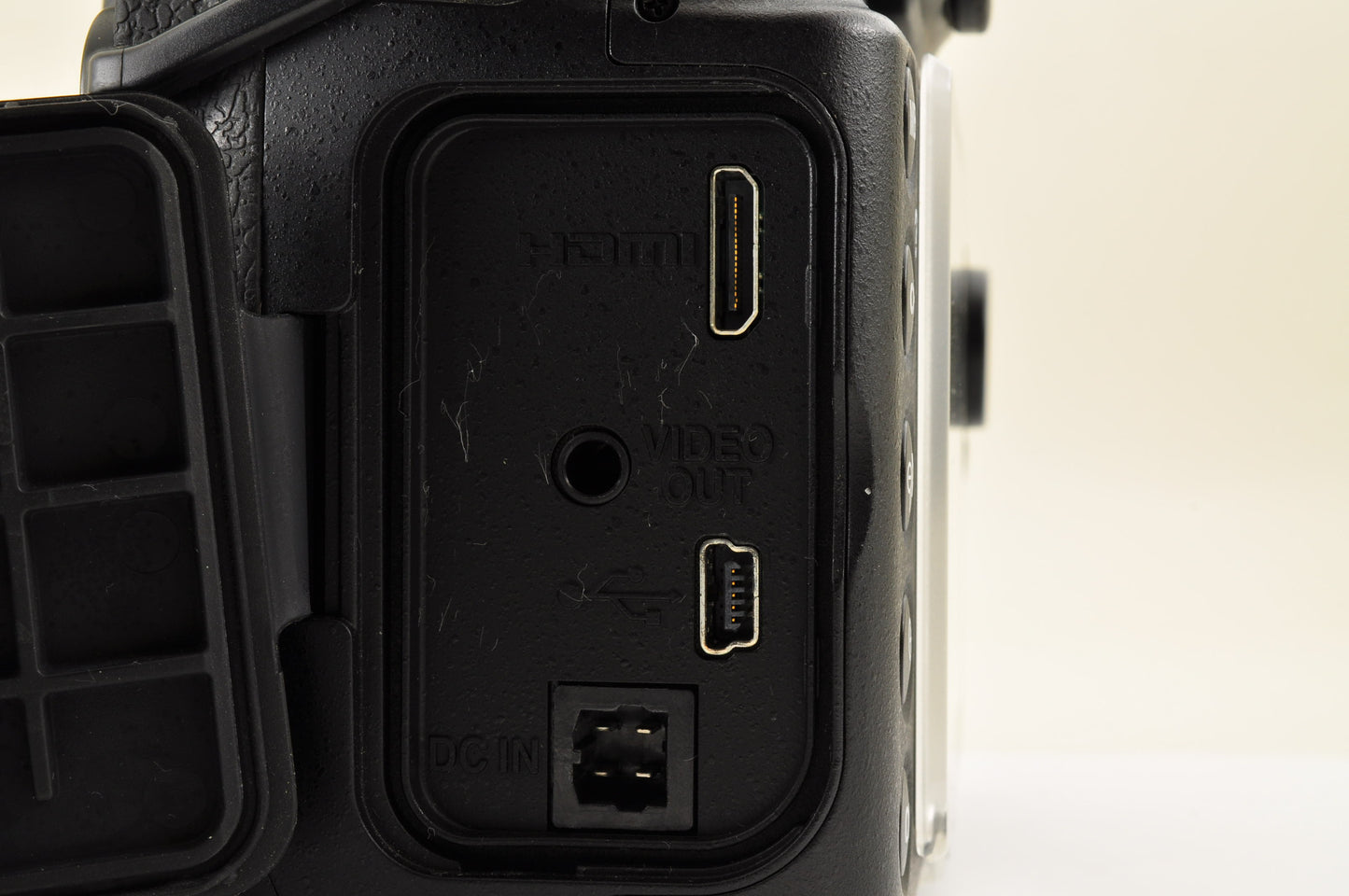 [Mint+] Nikon D700 12.1MP Digital SLR Camera Body Count: 15868 US Ships