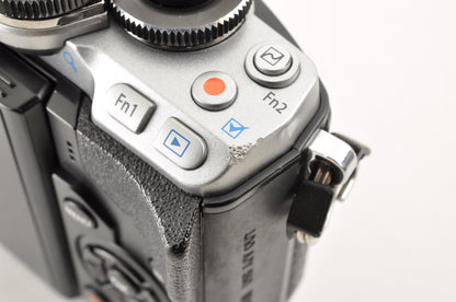 [Mint] OLYMPUS OM-D E-M10 Mirrorless Camera w/ 14-42mm 40-150mm Lens US OR Stock
