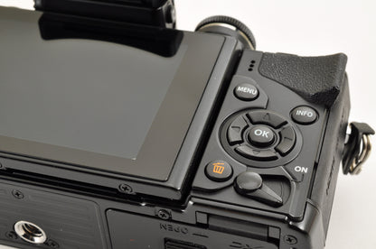 [US Duty Paid] OLYMPUS OM-D E-M10 Mirrorless Camera w/ 14-42mm 40-150mm Lens US
