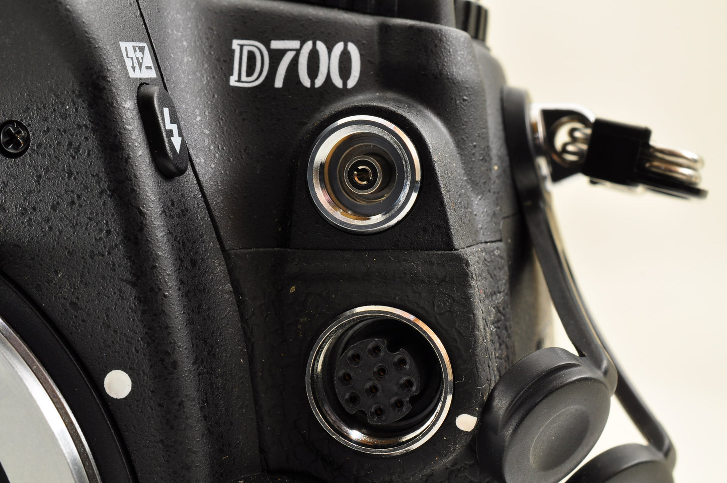 [Mint+ Count: 4191] Nikon D700 12.1MP FX Digital SLR Camera Body Ship from USA