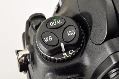 [US Duty Paid] Nikon D700 12.1MP Digital SLR Camera Body Count: 7117 US Ships