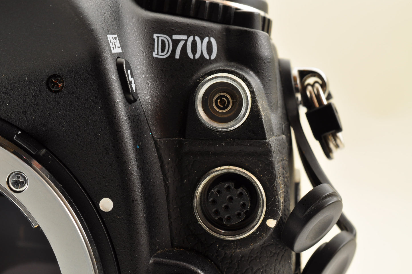 [US Duty Paid] Nikon D700 12.1MP Digital SLR Camera Body Count: 7117 US Ships