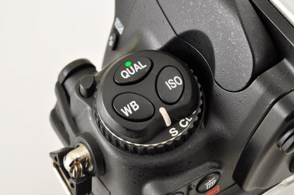 [Mint+ Count: 63] Nikon D700 12.1MP FX Digital SLR Camera Body Ship from USA