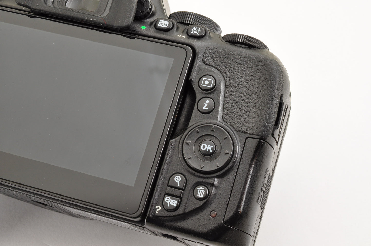 [US Duty Paid] Nikon D5600 DSLR Camera w/AF-P 18-55mm & 70-300mm VR Lens Kit US