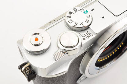 [Mint+ SC: 101] Nikon 1 J5 Silver Double Lens Kit 10-30mm & 30-110mm US Ships