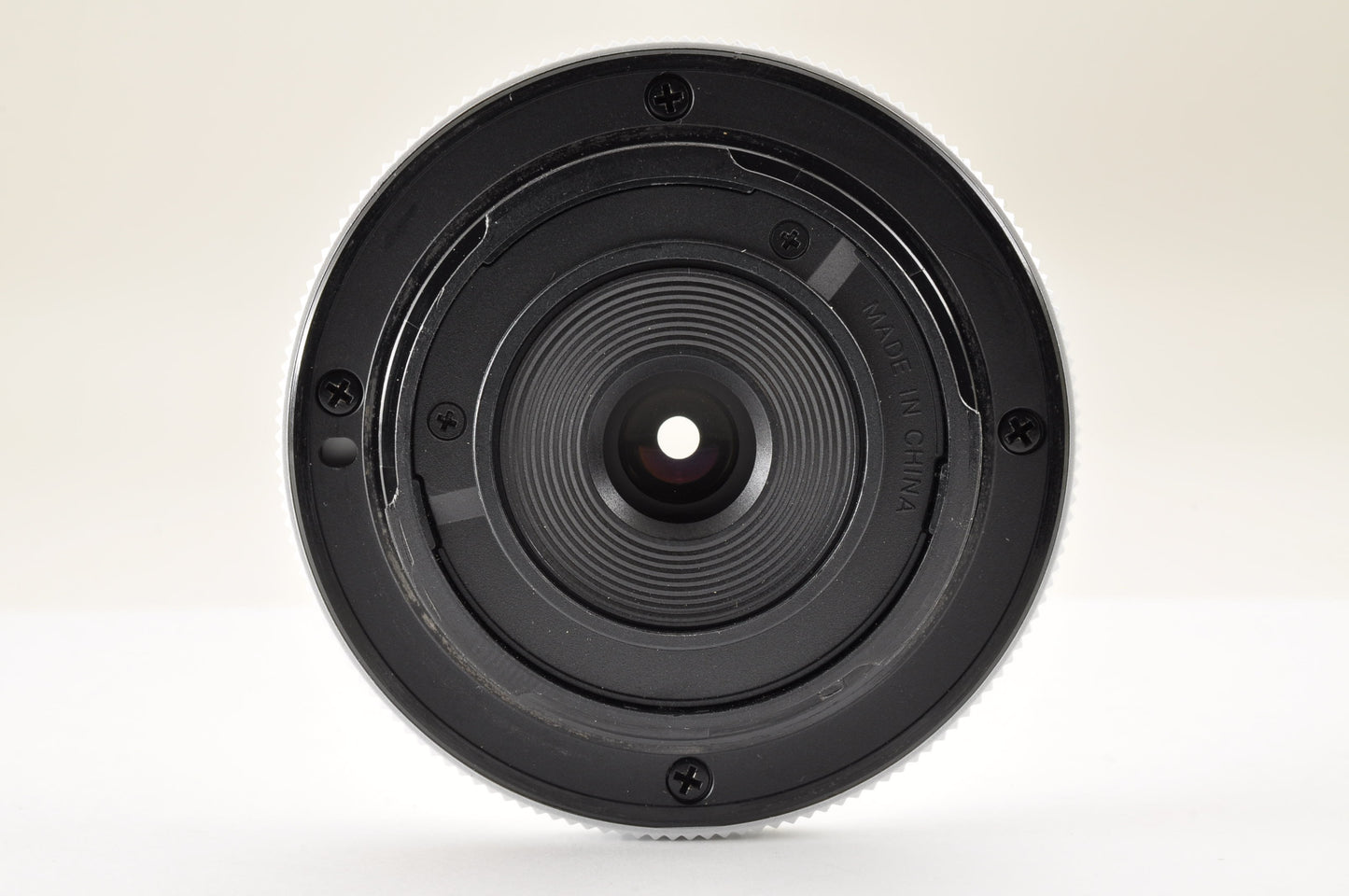 [Top Mint Count: 152] OLYMPUS PEN E-PL8 White & 15mm F/8 Body cap Lens USA