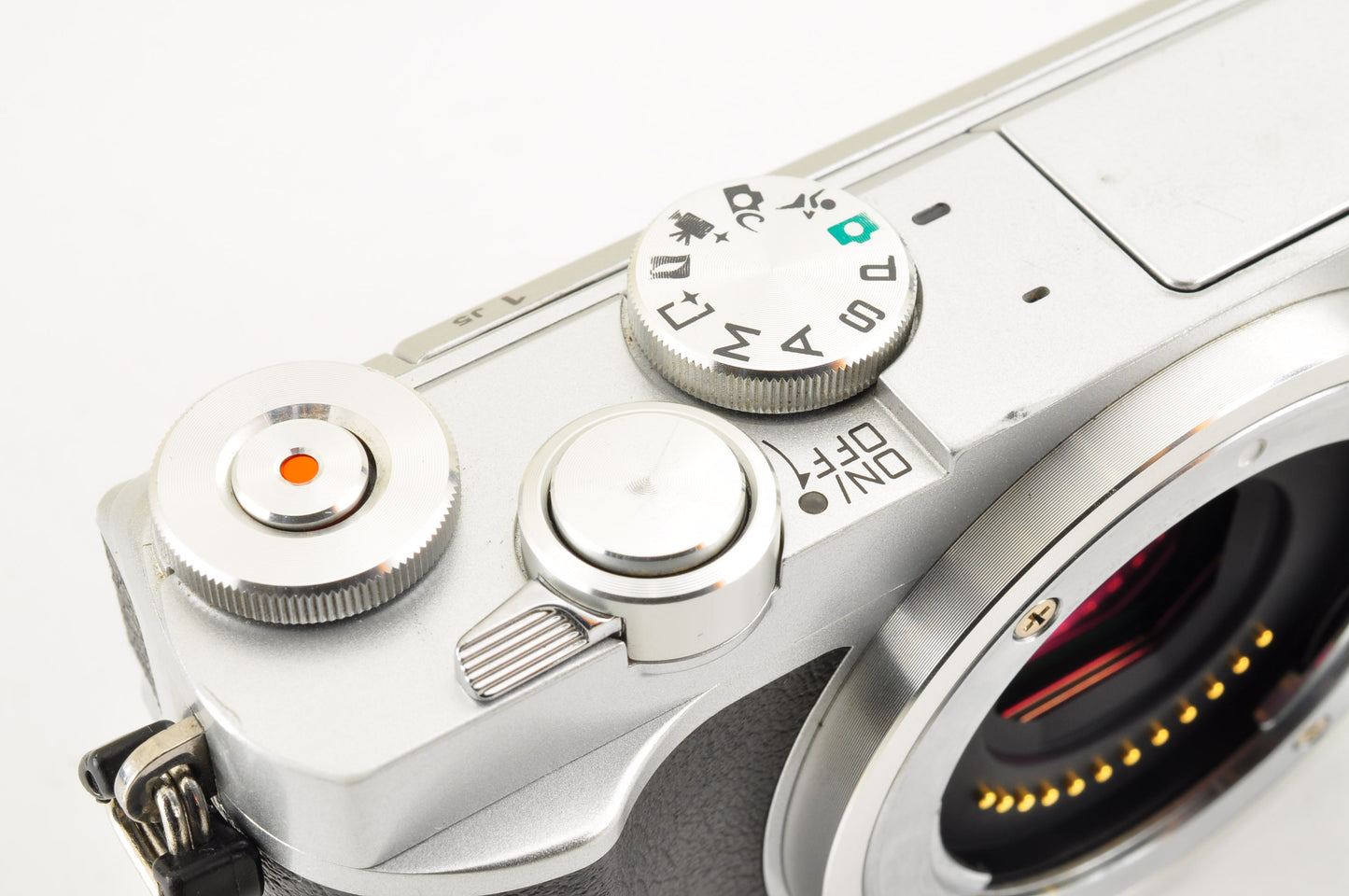 [US Duty Paid] Nikon 1 J5 Silver Double Lens Kit 10-30mm & 18.5mm SC: 1652 USA