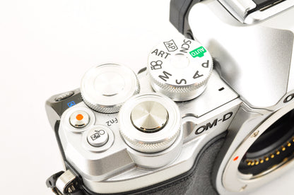 [Top Mint+ 105 Shot] Olympus OM-D E-M10 Mark III Silver 14-42 /40-150mm kit USA