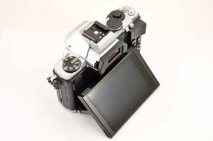 [Mint+] OLYMPUS OM-D E-M5 Silver Digital mirrorless w/ 12-50mm EZ Ship from US