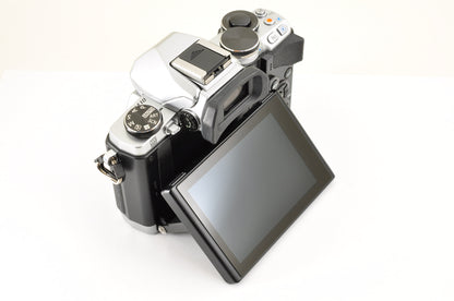 [US Duty Paid] OLYMPUS OM-D E-M10 Mirrorless Camera w/ 14-42mm 40-150 Lens USA