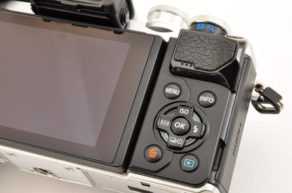 [Top Mint+ 105 Shot] Olympus OM-D E-M10 Mark III Silver 14-42 /40-150mm kit USA