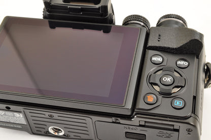 [Top Mint+] Olympus OM-D E-M10 Mark II 16.1 MP w/ 14-42mm EZ & 40-150mm Lens US