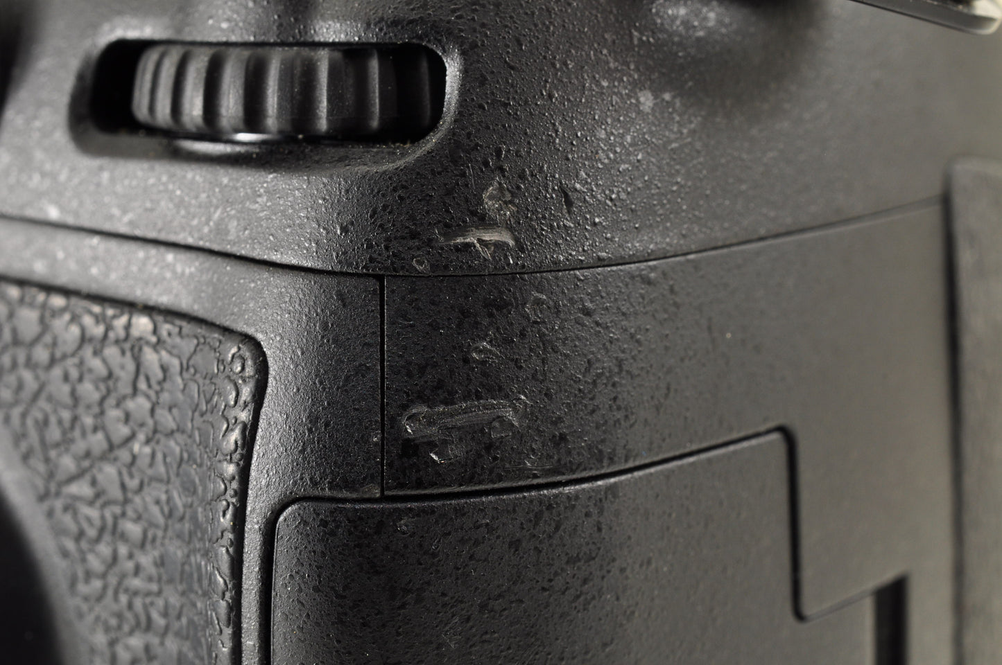 [Mint+ Count: 4191] Nikon D700 12.1MP FX Digital SLR Camera Body Ship from USA