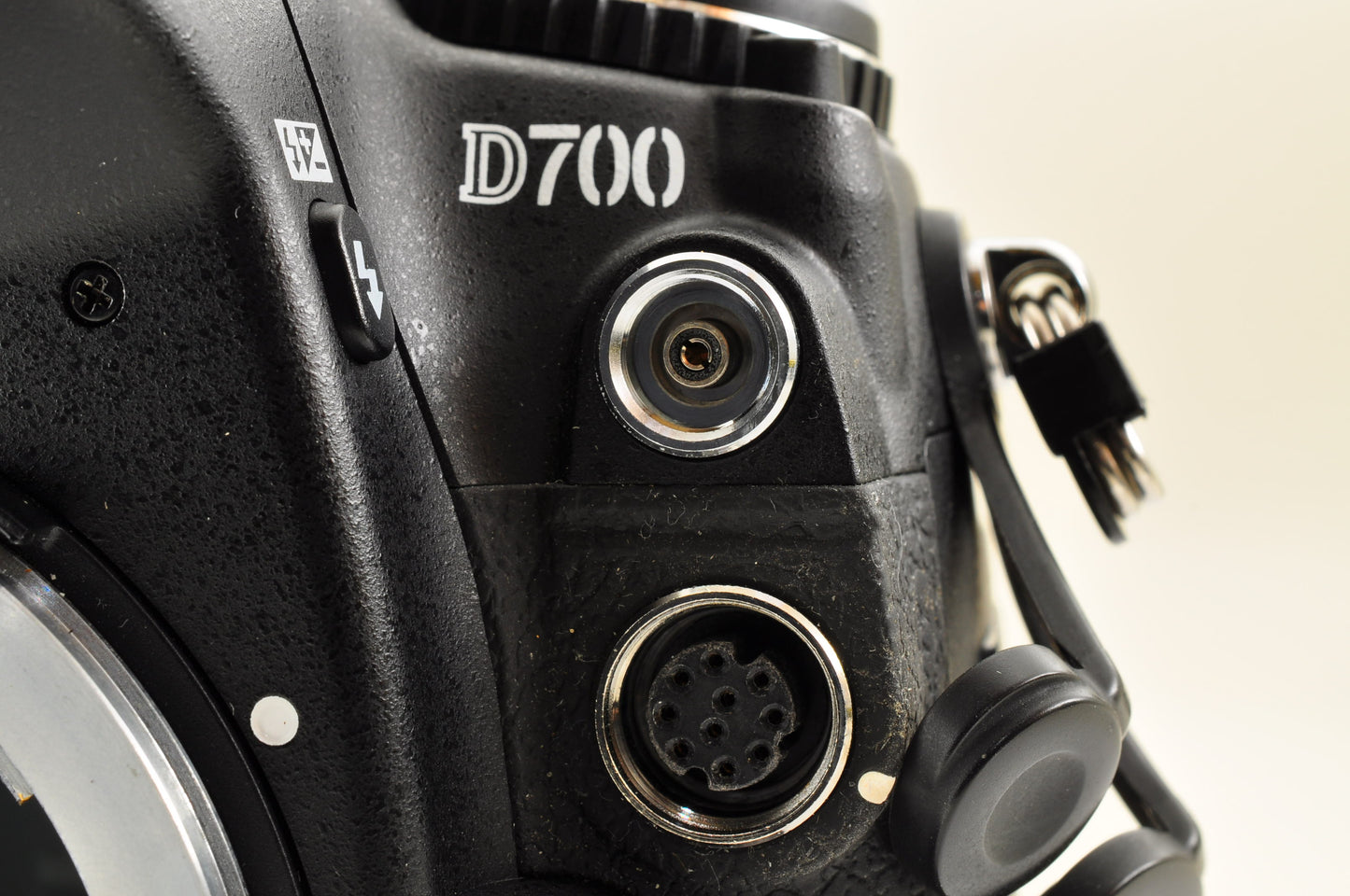 [Mint+ Count:2977] Nikon D700 12.1MP FX Digital SLR Camera Body Ship from USA