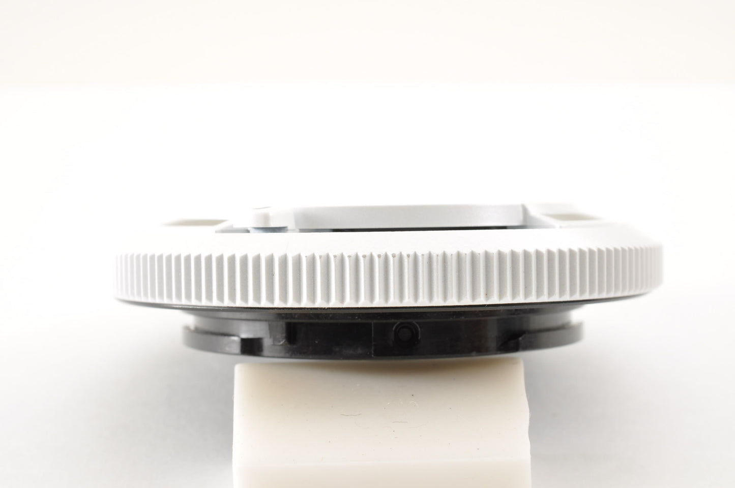 [Top Mint Count: 152] OLYMPUS PEN E-PL8 White & 15mm F/8 Body cap Lens USA