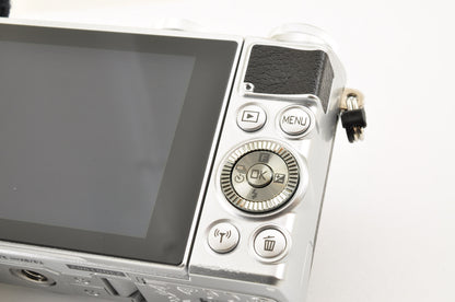 [Mint+ SC: 101] Nikon 1 J5 Silver Double Lens Kit 10-30mm & 30-110mm US Ships