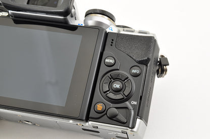 [US Duty Paid] OLYMPUS OM-D E-M10 Mirrorless Camera w/ 14-42mm 40-150 Lens USA