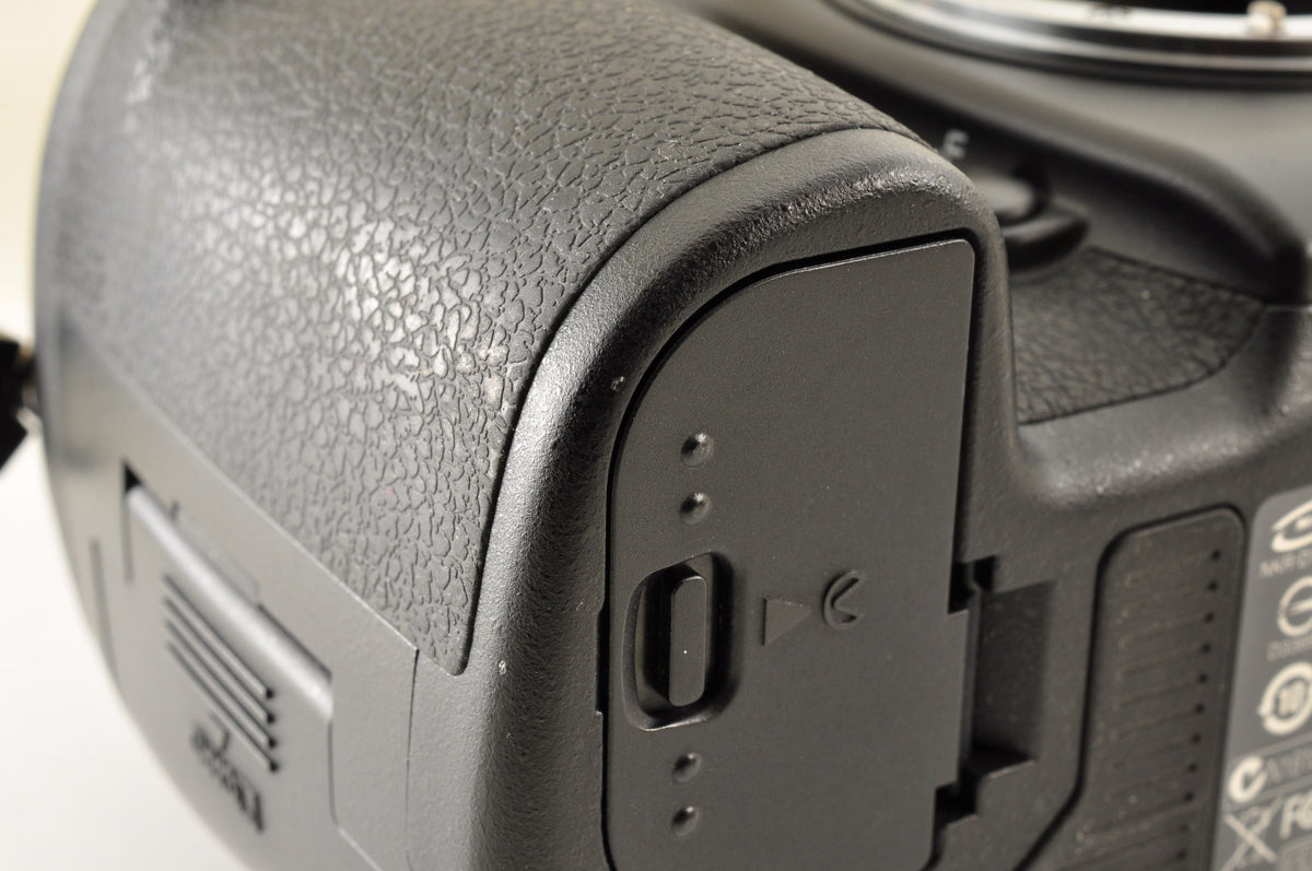 [Mint+++ SC: 6888] Nikon D700 12.1MP FX Digital SLR Camera Body Ship from US OR