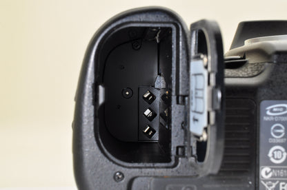 [Mint+ Count:2977] Nikon D700 12.1MP FX Digital SLR Camera Body Ship from USA