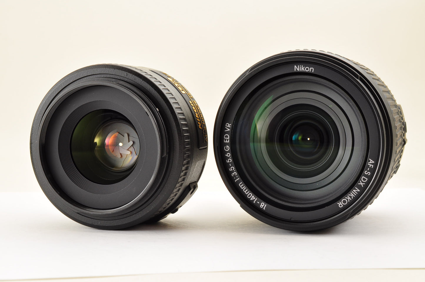[Top Mint SC: 5804] Nikon D5600 24.2 MP DSLR 18-140mm VR Kit &35mm F/1.8 G USA
