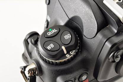 [Top Mint+++ Count: 2851] Nikon D700 12.1MP Digital SLR Camera Body From USA