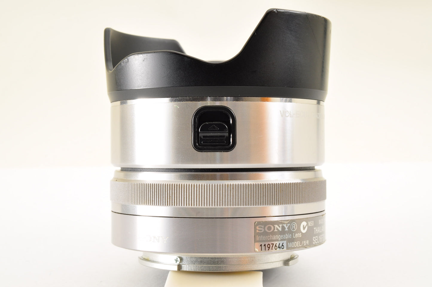 [Mint] SONY Alpha A6000 Mirrorless Camera Silver w/ SELP1650 & SEL16F28 USA