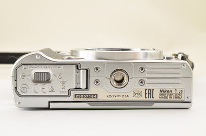 [Mint+++ SC:3038] Nikon 1 J5 Silver Double zoom Kit 10-30mm & 30-110mm US Ships