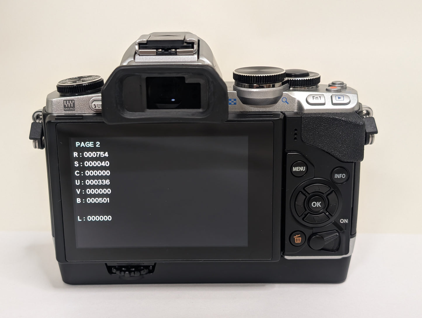 [US Duty Paid] OLYMPUS OM-D E-M10 Mirrorless Camera w/ 14-42mm 40-150 Lens USA