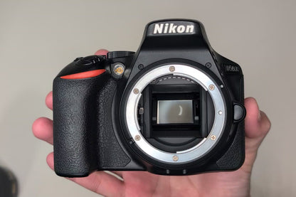 [US Duty Paid] Nikon D5600 DSLR Camera w/AF-P 18-55mm & 70-300mm VR Lens Kit US