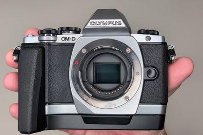 [US Duty Paid] OLYMPUS OM-D E-M10 Mirrorless Camera w/ 14-42mm 40-150 Lens USA