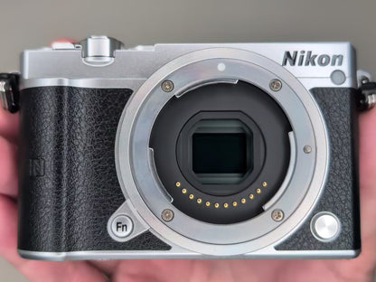 [Top Mint+ SC:6077] Nikon 1 J5 Silver Lens Kit 10-30mm PD & 18.5mm US OR Stock