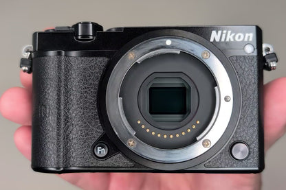 [Mint+ SC: 7296] Nikon 1 J5 Black Double Lens 18.5mm & 30-110mm VR Ship from US
