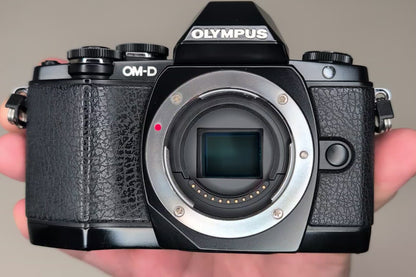 [US Duty Paid] OLYMPUS OM-D E-M10 Mirrorless Camera w/ 14-42mm 40-150mm Lens US