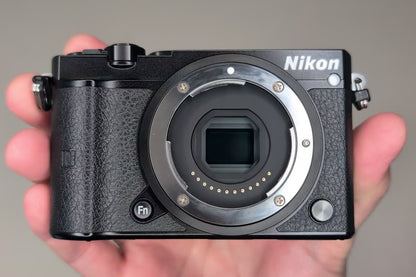 [Mint+++ SC: 4787] Nikon 1 J5 Black Lens Kit 10-30mm f/3.5-5.6 PD Zoom US Ships
