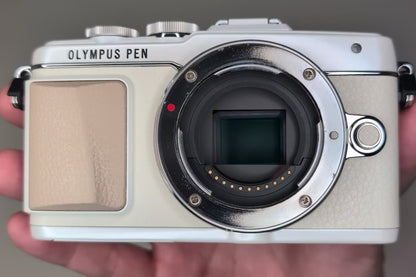 [US Duty Paid] OLYMPUS PEN E-PL7 Mirrorless Digital Camera 16.1MP W zoom Lens