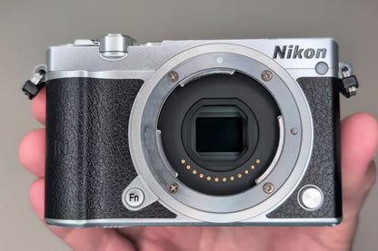 [US Duty Paid] Nikon 1 J5 Silver Double Lens Kit 10-30mm & 18.5mm SC: 1652 USA