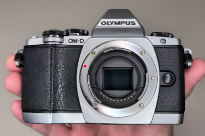 [Mint] OLYMPUS OM-D E-M10 Mirrorless Camera w/ 14-42mm 40-150mm Lens US OR Stock