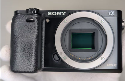 [Mint] SONY Alpha A6000 Mirrorless Camera Silver w/ SELP1650 & SEL16F28 USA