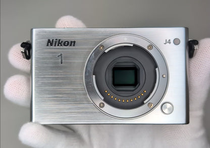 [Top Mint+++ SC: 8] ​​Nikon 1 J4 Silver Double Zoom Kit 10-30mm VR &amp; 30-110mm JPN 